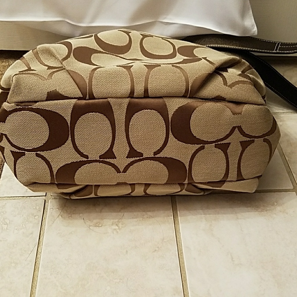 Coach - Picture 4 of 6